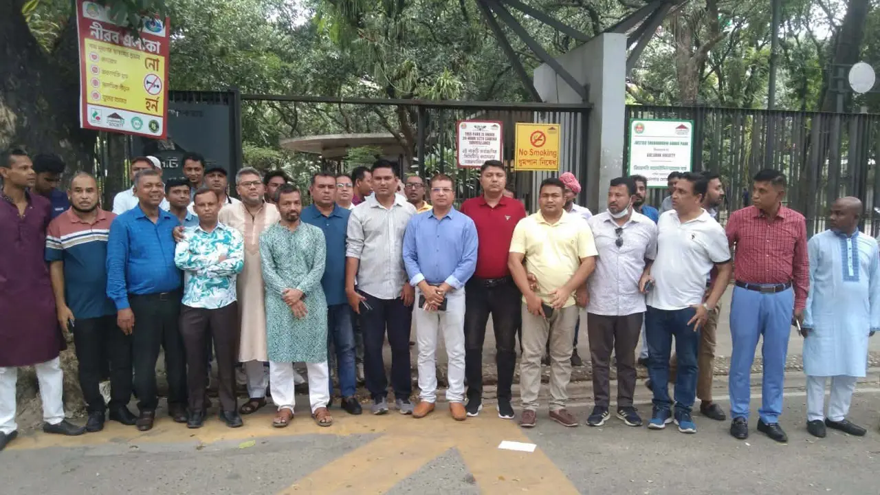 বিএনপি চেয়ারম্যানের কার্যালয়ের সামনে যুবদলের পদবঞ্চিত নেতাদের অবস্থান