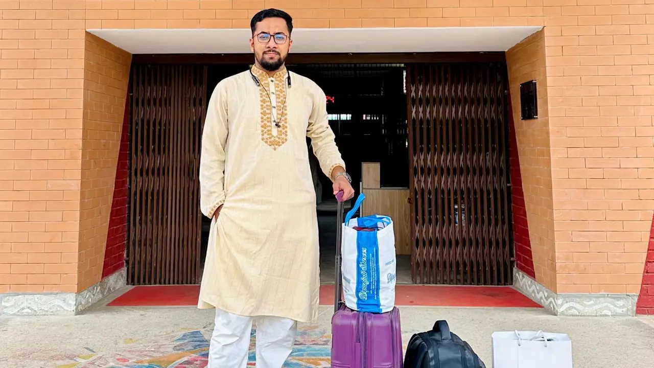 হল ছাড়লেন জাকসু জিএস, সময় চাইলেন ভিপি