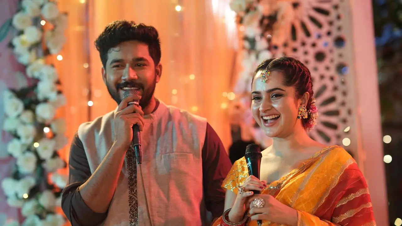 ‘যারা নতুন বিয়ে করেছেন, আমাদের দেখে রোমান্টিক হয়ে গেছেন’