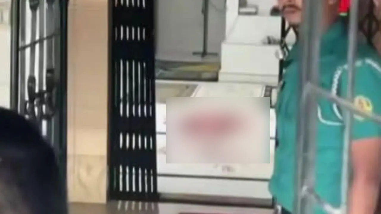 মসজিদের ভেতরে এলোপাতাড়ি গুলি, দুই মুসল্লি গুলিবিদ্ধ