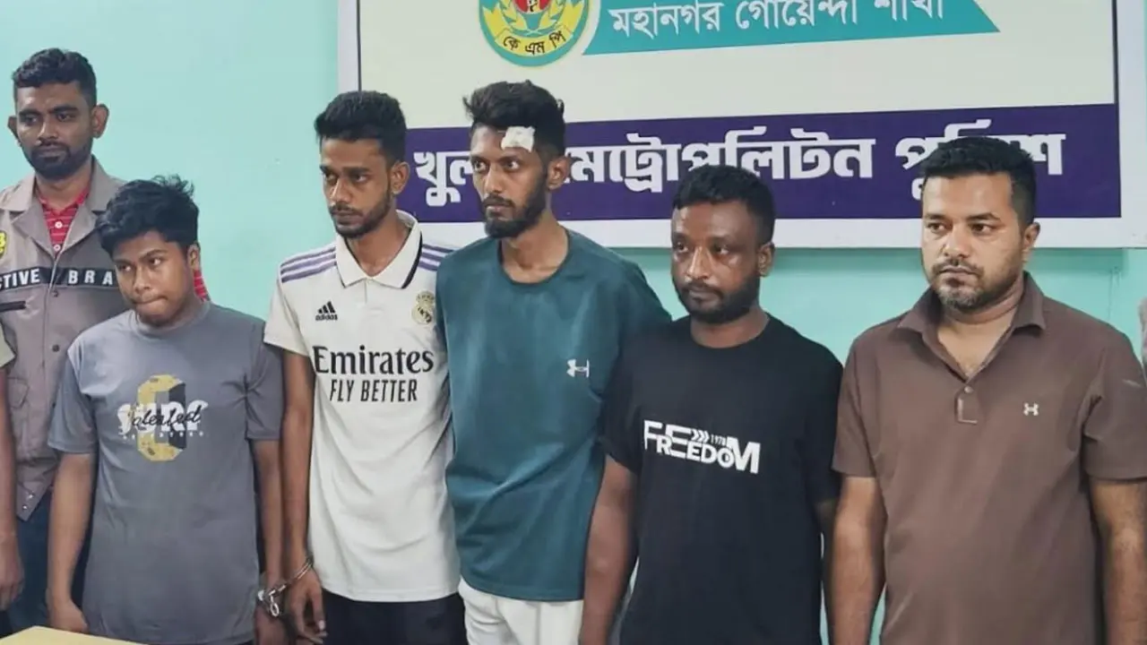 খুলনার সন্ত্রাসী তুষারসহ গ্রেপ্তার ৫, অস্ত্র উদ্ধার