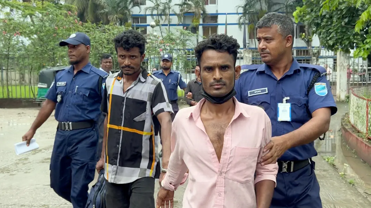 কিশোরগঞ্জে পর্যটকবাহী ট্রলারে ডাকাতির ঘটনায় গ্রেপ্তার ৩