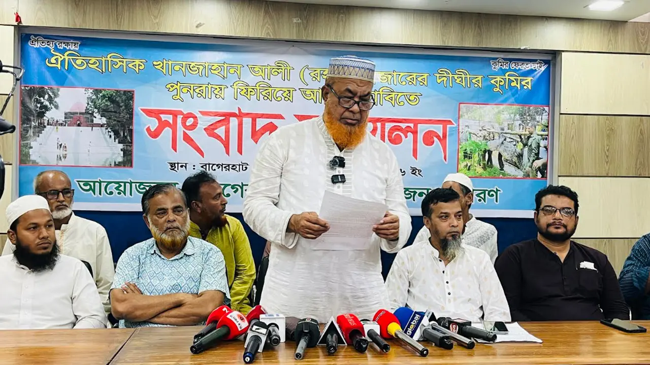 মাজারের দিঘিতে সেই কুমির ফেরত চেয়ে খাদেমের সংবাদ সম্মেলন