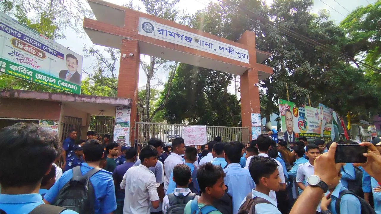ছাত্রাবাসে শিক্ষার্থী হত্যার বিচার চেয়ে ফের থানা ঘেরাও