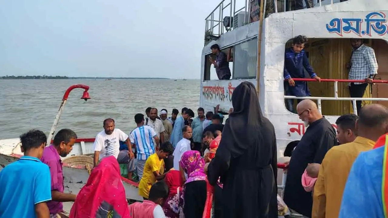 মেঘনায় বিকল লঞ্চ, ৯৯৯-এ ফোন পেয়ে ৮০ যাত্রী উদ্ধার