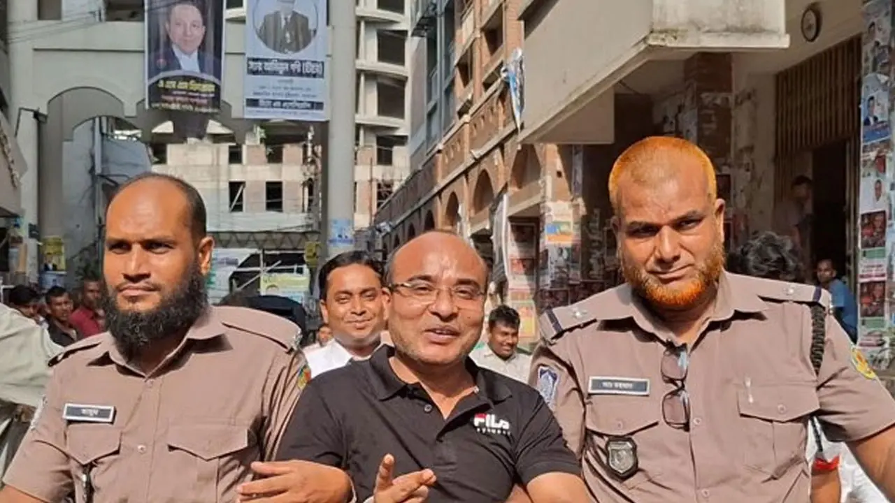 অনলাইনে প্রতারণার মামলায় আইনজীবী ৪ দিনের রিমান্ডে