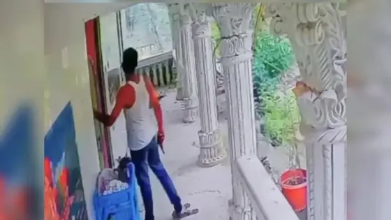 লক্ষ্মীপুরে যুবদল নেতার বাড়িতে প্রকাশ্যে গুলি, ভিডিও ভাইরাল