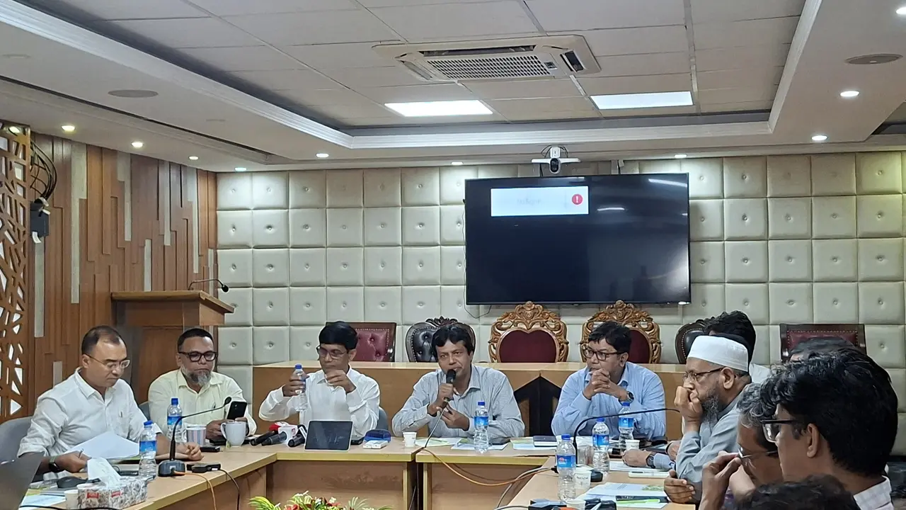 বজ্রপাতে প্রাণহানি কমাতে ১৫ জেলায় সরকারের বড় উদ্যোগ