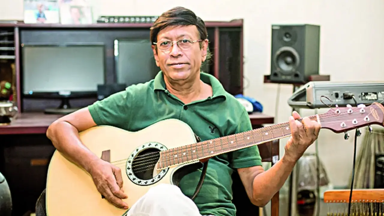 লাকী আখান্দের জন্মদিনে ‘দলছুট’-এর উপহার
