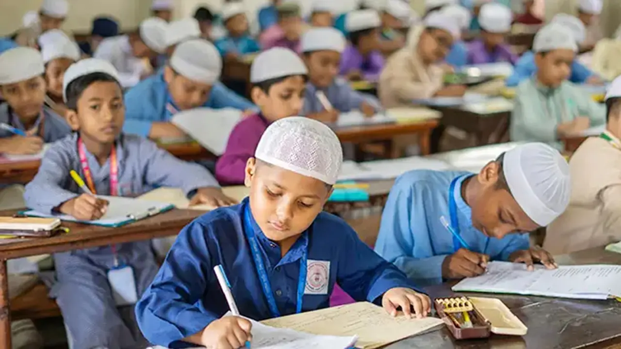 ঈদ-গ্রীষ্মের ছুটি শেষে আজ ক্লাসে ফিরল মাদরাসার শিক্ষার্থীরা