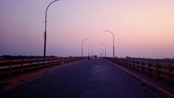 দুই বছর ধরে অন্ধকারে মধুমতি সেতু, বাড়ছে দুর্ঘটনা ও নিরাপত্তা ঝুঁকি