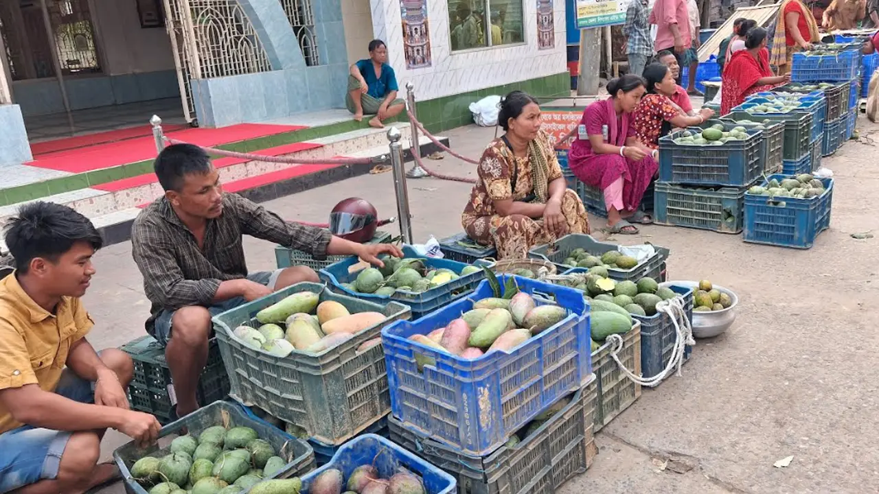 বাজারে উঠেছে খাগড়াছড়ির আম্রপালি, উৎপাদনের লক্ষ্যমাত্রা ৩৫০ কোটি টাকার