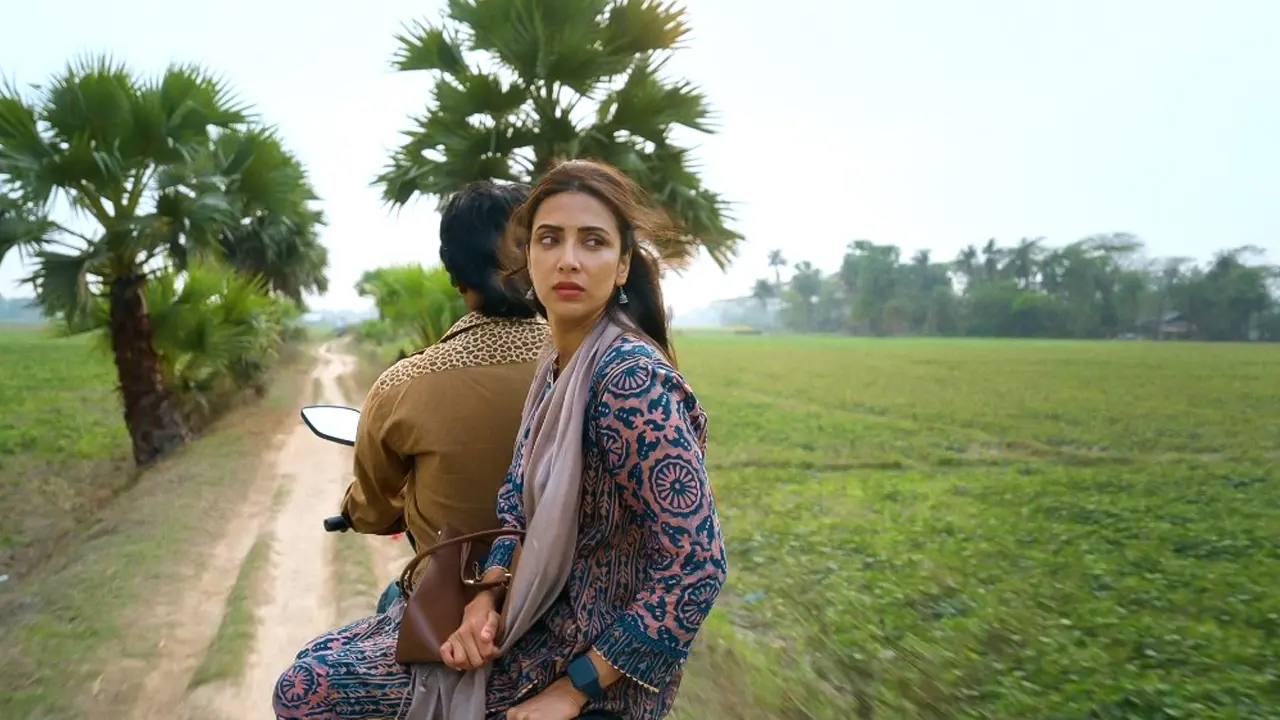 ভালোবাসার টানে দুর্গম যাত্রায় মিম
