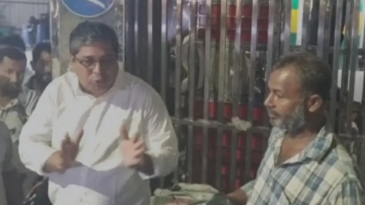 শাহবাগে স্থানীয় সরকার প্রতিমন্ত্রীর ঝটিকা অভিযান