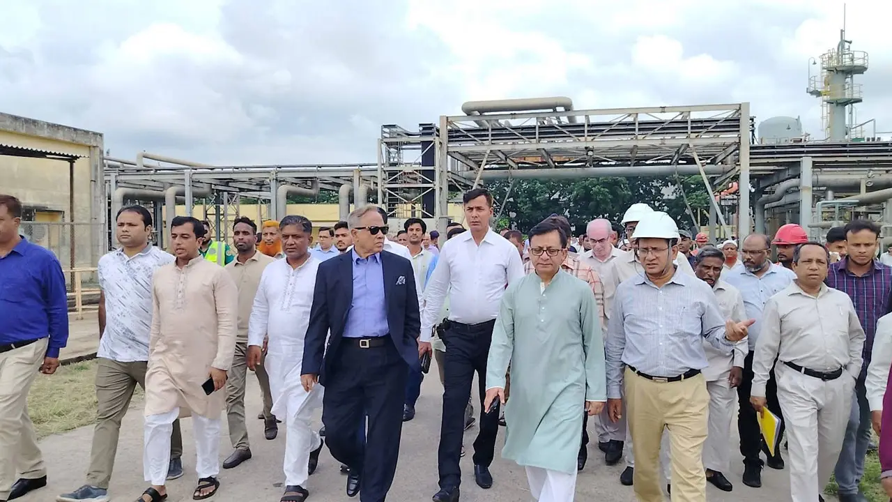 কৃষি খাতে সারের চাহিদা মেটাতে উৎপাদন বাড়ানোর উদ্যোগ নিয়েছে সরকার