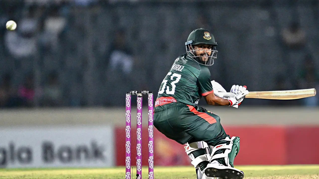 ছক্কা মেরে ম্যাচ জেতানোর পর হাসপাতালে মিরাজ