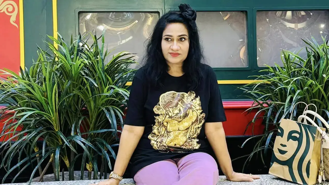 যারা অ্যাওয়ার্ড পাচ্ছে তাদেরকে অনেক দর্শক চিনে না : মনিরা মিঠু