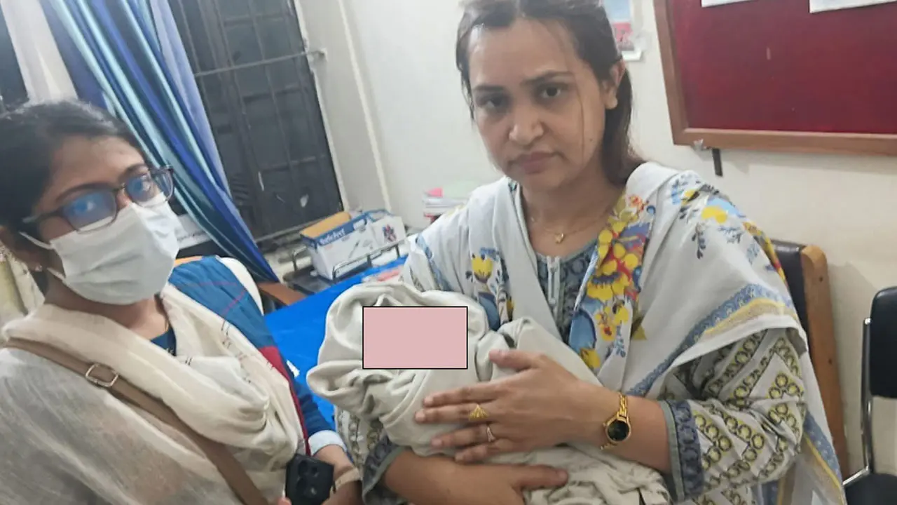 মুন্সীগঞ্জে স্বাস্থ্য কমপ্লেক্সের ঝোপে মিলল জীবিত নবজাতক
