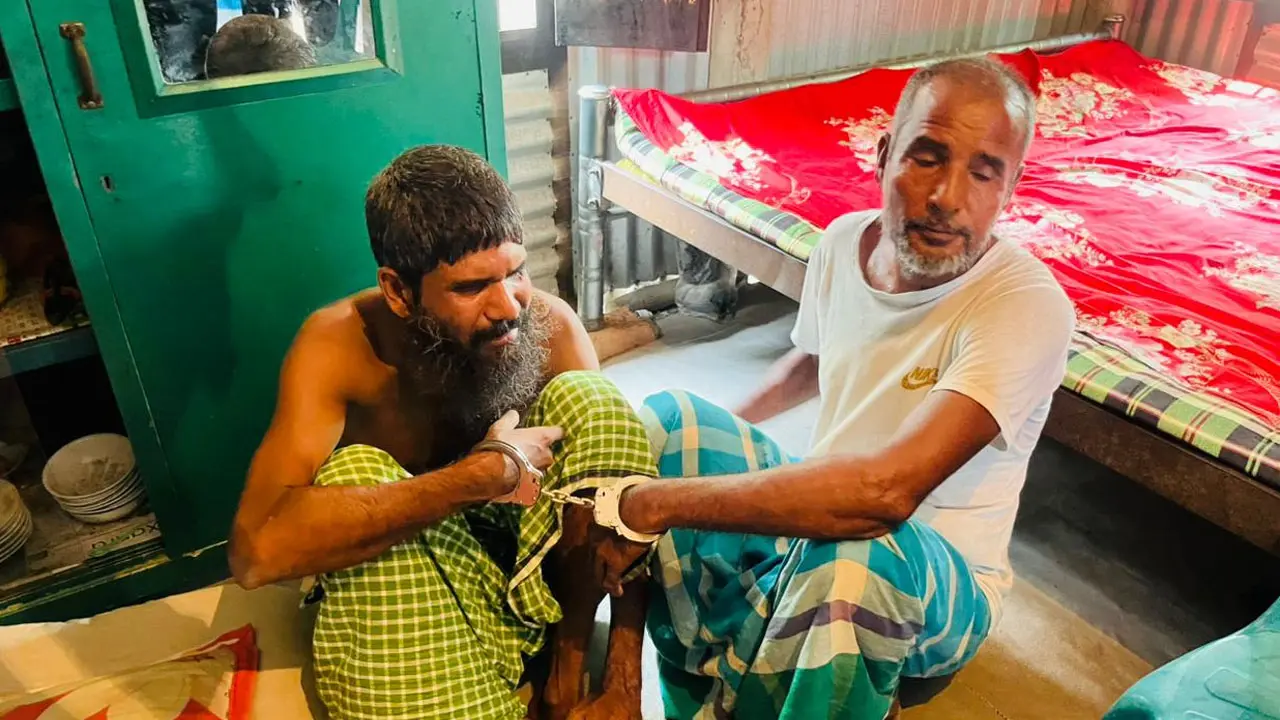 বাবা-ছেলে মিলে বৃদ্ধকে কুপিয়ে হত্যা