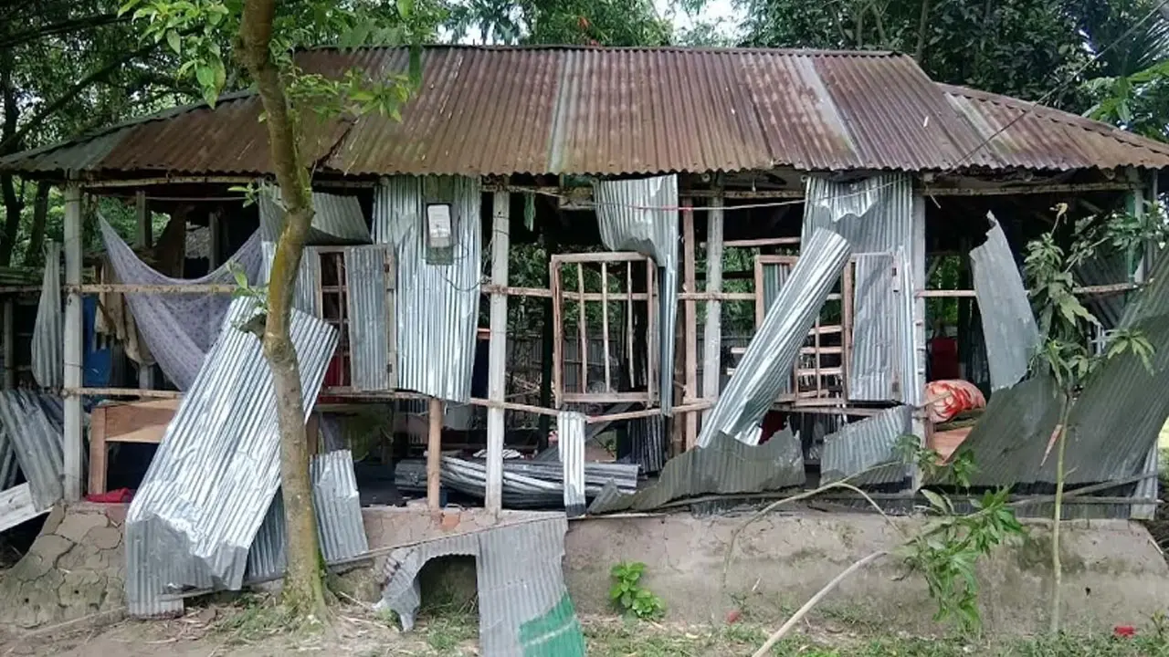 তর্কের জেরে বন্ধুকে পানিতে চুবিয়ে হত্যা, অভিযুক্ত ২ কিশোরের বাড়িতে হামলা