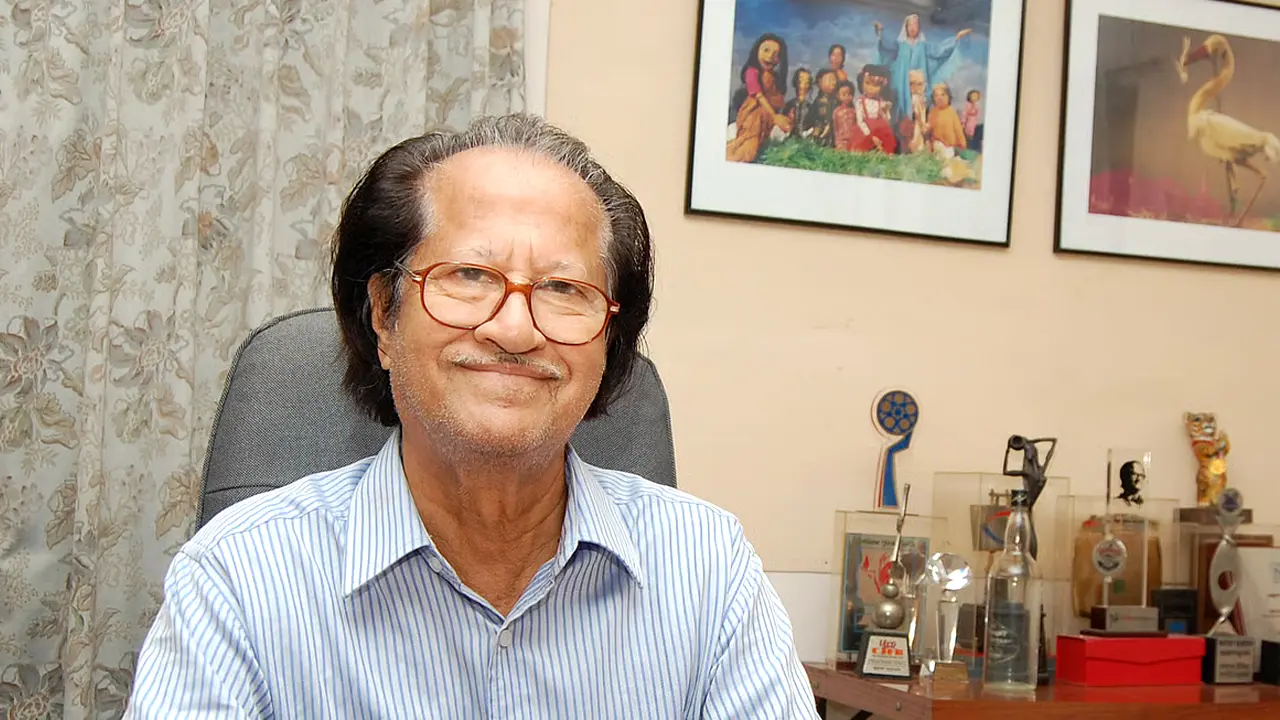 মুস্তাফা মনোয়ারের শেষ শ্রদ্ধা শহীদ মিনারে, বনানীতে দাফন