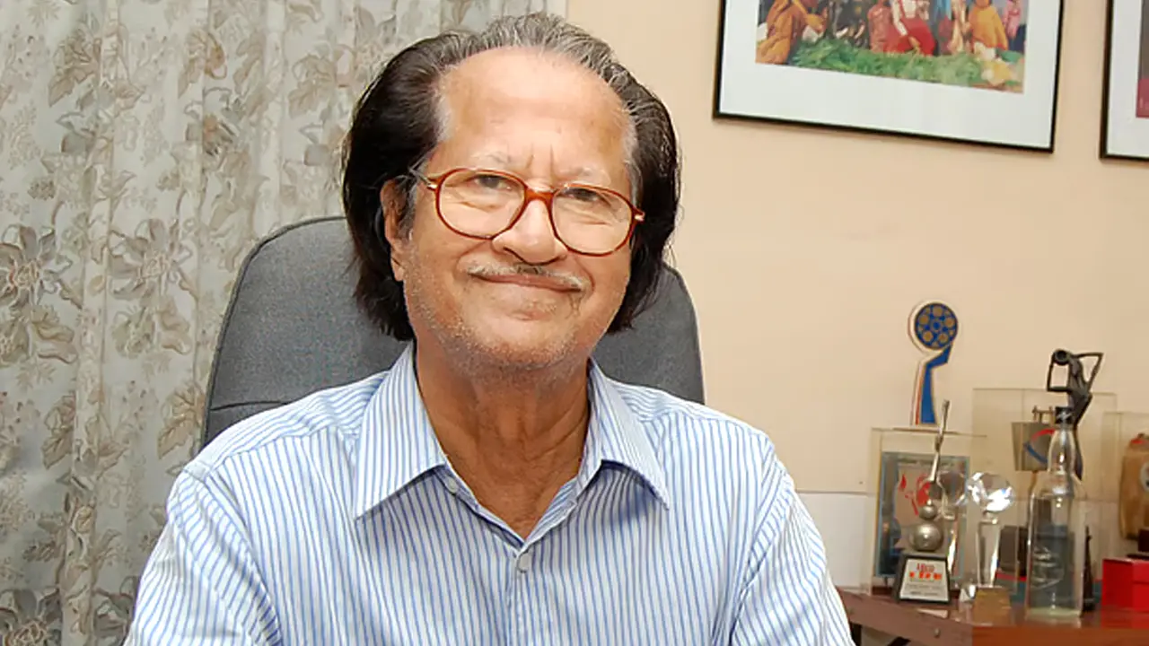 চারদিন ধরে আইসিইউতে মুস্তাফা মনোয়ার