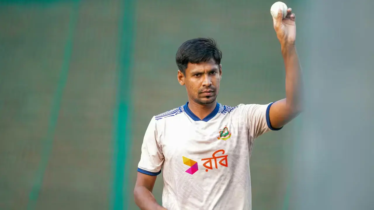 মোহামেডানে খেলার কথা থাকলেও চিরপ্রতিদ্বন্দ্বী দলে মুস্তাফিজ