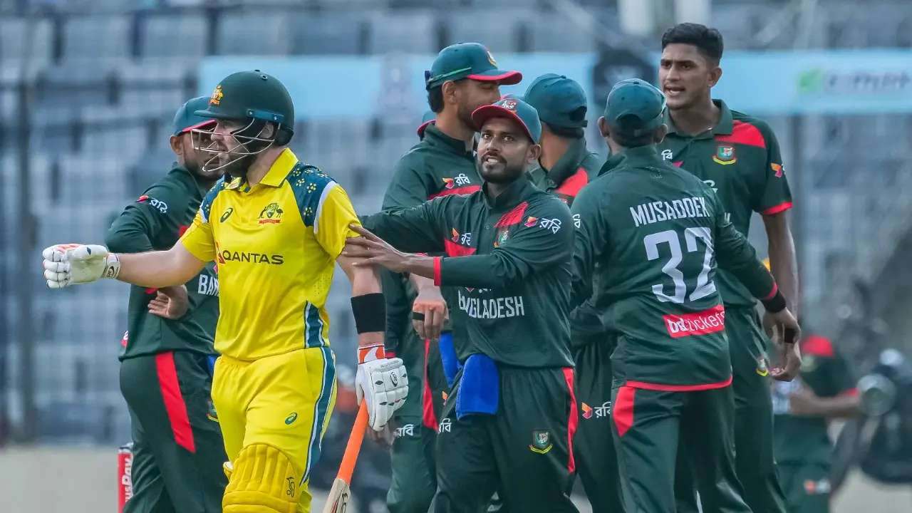 ইংলিসের সঙ্গে আগ্রাসী আচরণের শাস্তি পেলেন নাহিদ
