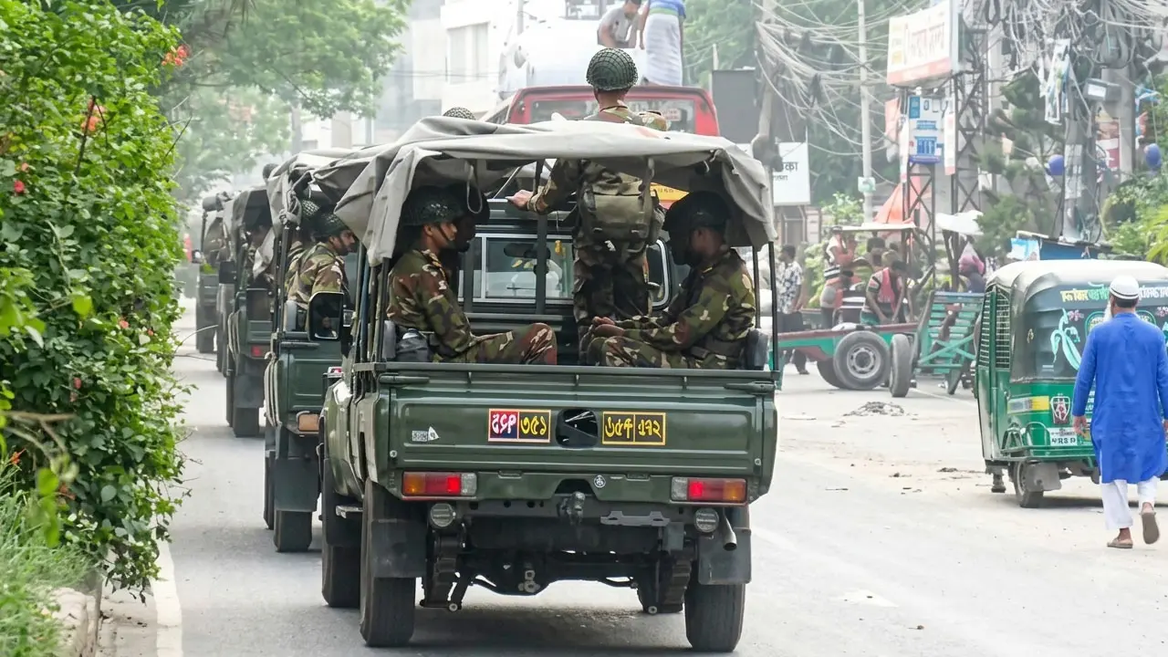 নারায়ণগঞ্জে সতর্ক আইনশৃঙ্খলা বাহিনী, গ্রেপ্তার ১৭