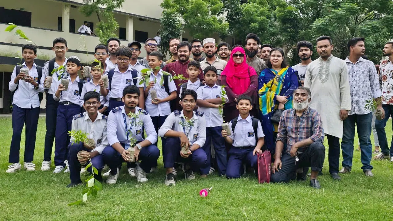 মিরপুরে শিক্ষার্থীদের মাঝে গাছের চারা বিতরণ করলো এনসিপি