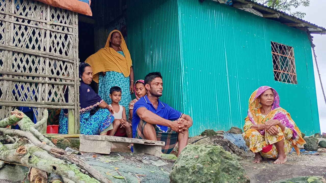 নিষেধাজ্ঞা শেষে হাওরে মাছ ধরা শুরু, হতাশ জেলেরা