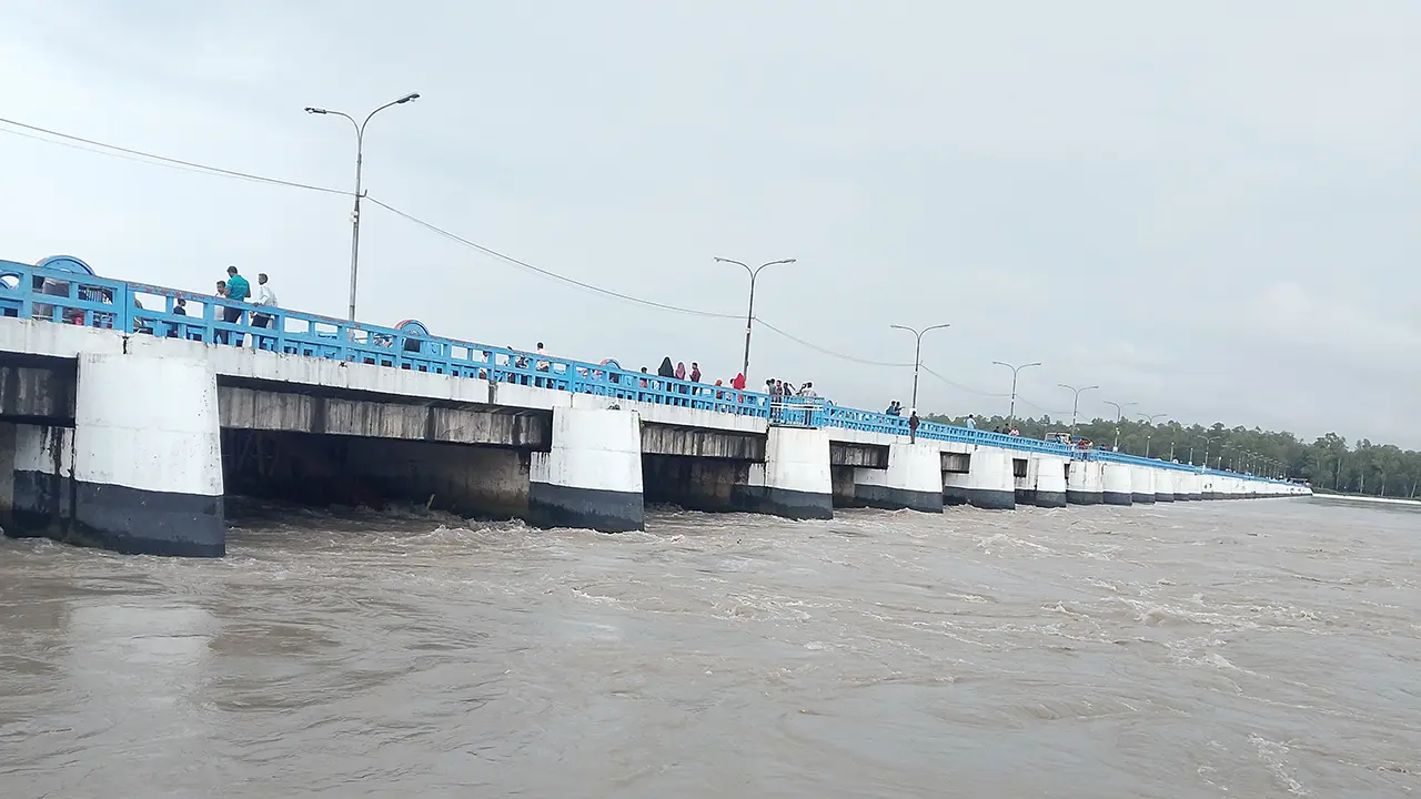 উজানের ঢলে বাড়ছে তিস্তার পানি