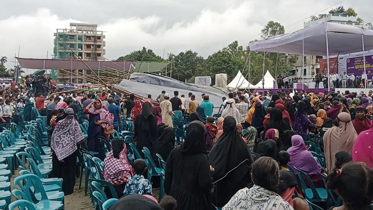 শ্রীমঙ্গলে প্রধানমন্ত্রী পৌঁছানোর আগেই বাতাসে ভেঙে পড়ল প্যান্ডেল