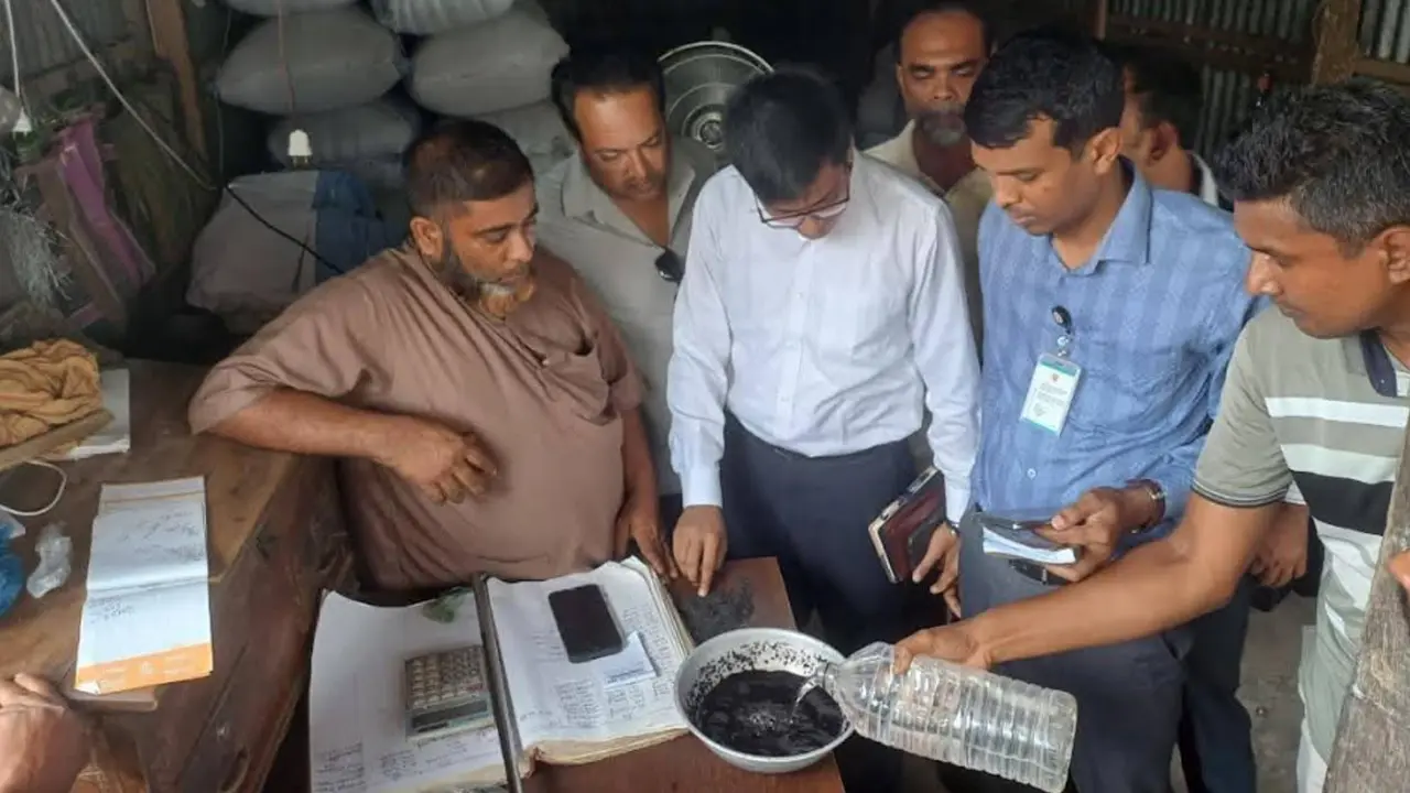 লাল তিলকে কালো বানিয়ে প্রতারণা, দুই ব্যবসায়ীকে ৬ লাখ টাকা জরিমানা