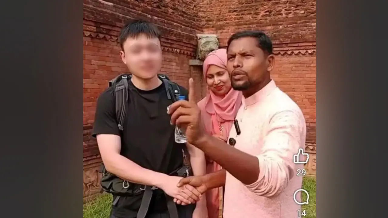 পাহাড়পুর বৌদ্ধবিহারে বিদেশি পর্যটককে হেনস্তা, যুবক গ্রেপ্তার