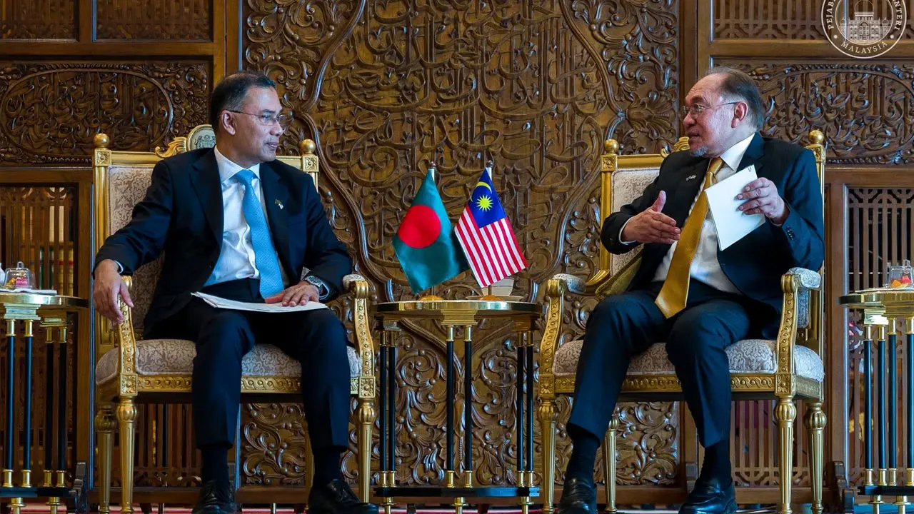 বাংলাদেশ ও মালয়েশিয়ার প্রধানমন্ত্রীর দ্বিপাক্ষিক বৈঠক অনুষ্ঠিত