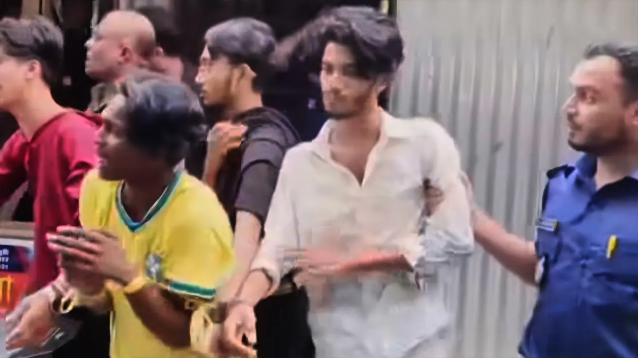 ফেনীতে আ. লীগের মিছিল, ভিডিও থেকে শনাক্ত করে চারজনকে ধরল পুলিশ