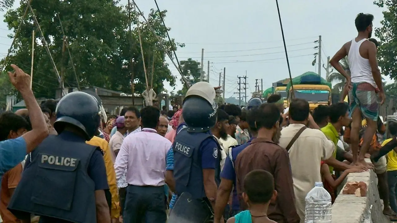 ফরিদপুরে দুই পক্ষের সংঘর্ষে পুলিশ আহত, গ্রেপ্তার ১০