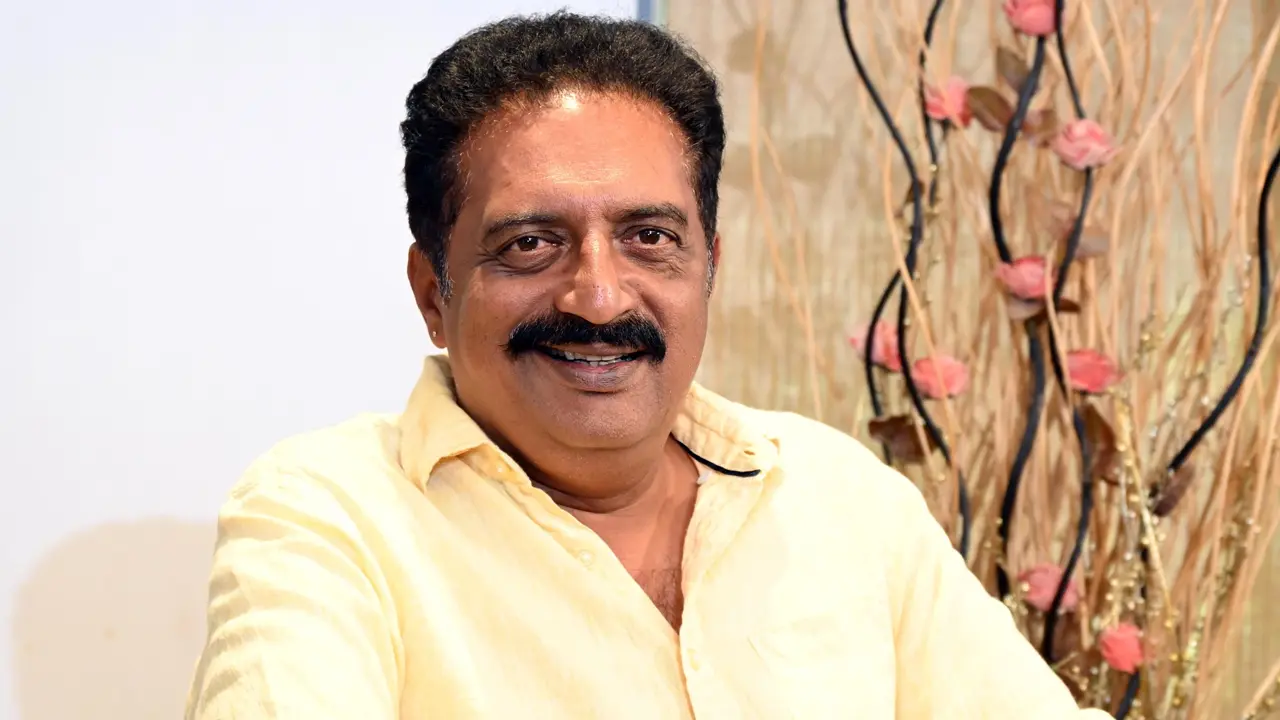 আইনি ঝামেলার খবর ভুয়া, প্রকাশ রাজের ক্ষোভ