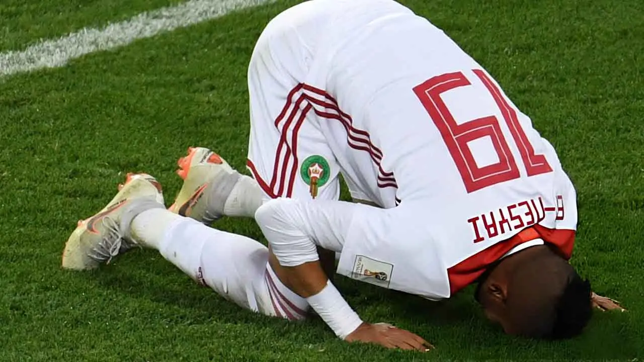 জার্সি পরে নামাজ আদায়ের বিধান