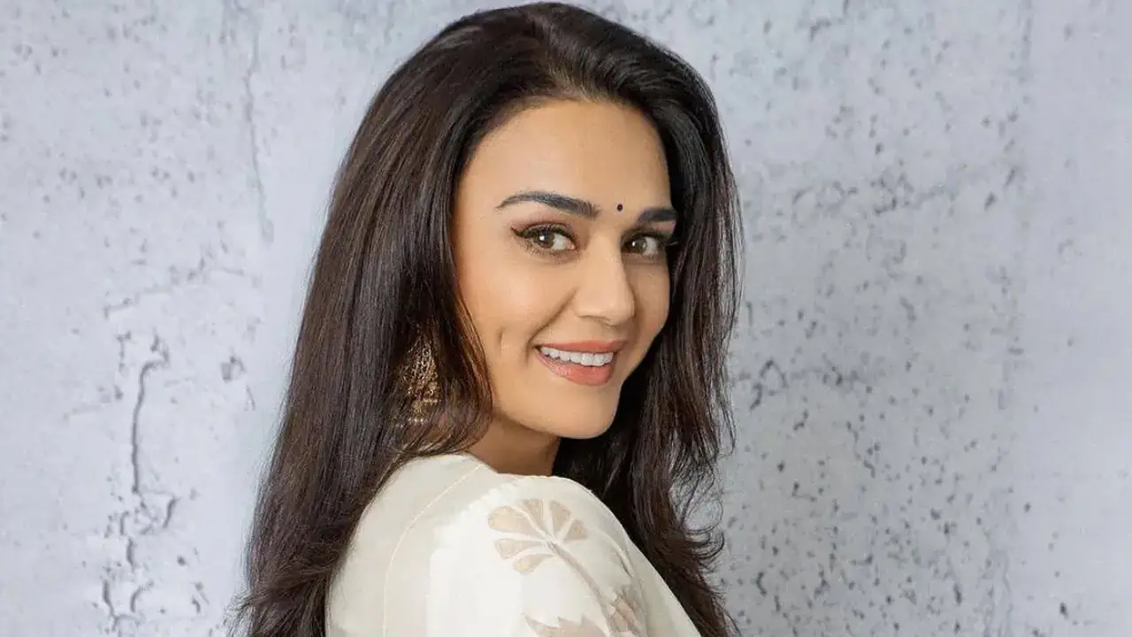 ছড়িয়ে দেওয়া হয়েছে আপত্তিকর ছবি, আদালতে প্রীতি জিনতা