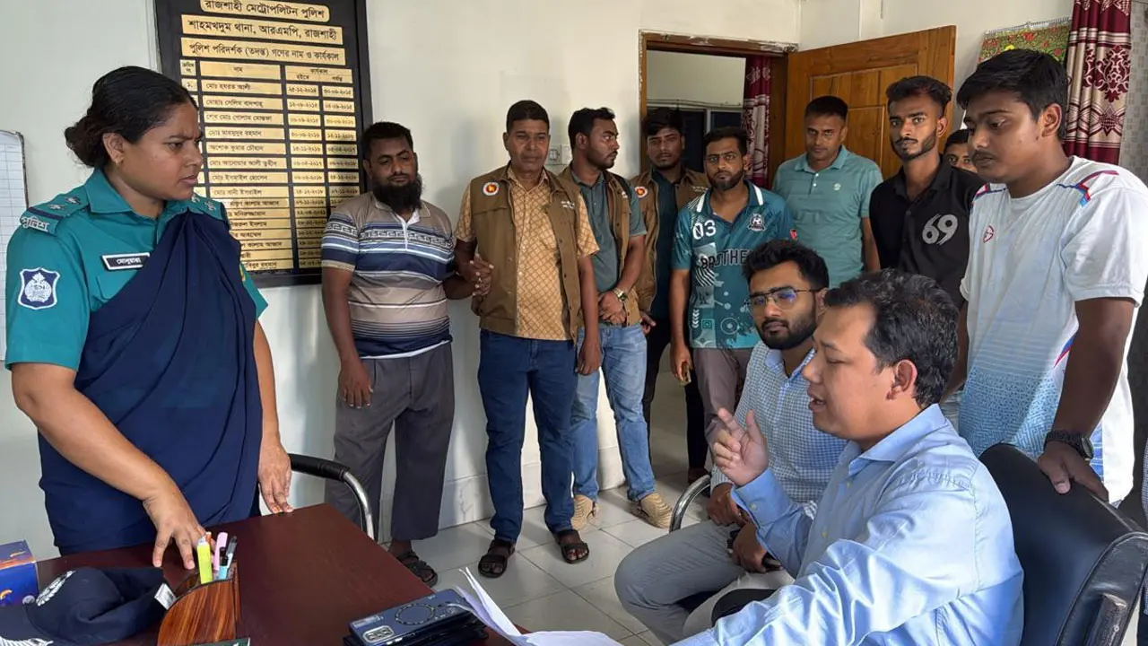 তথ্য হাতিয়ে কোরিয়াগামী যুবকের সঙ্গে প্রতারণার চেষ্টা, প্রতারক আটক