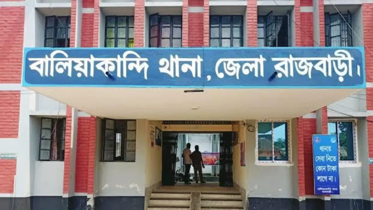 রাজবাড়ীতে ব্যবসায়িকে মারধর করে ছিনতাইয়ের ঘটনায় আসামি গ্রেপ্তার