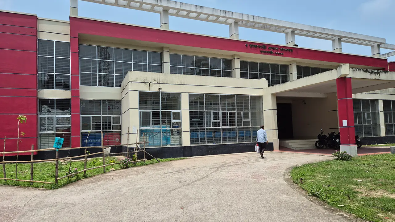 রাজবাড়ীতে জনবল সংকটে স্থবির ডাকসেবা