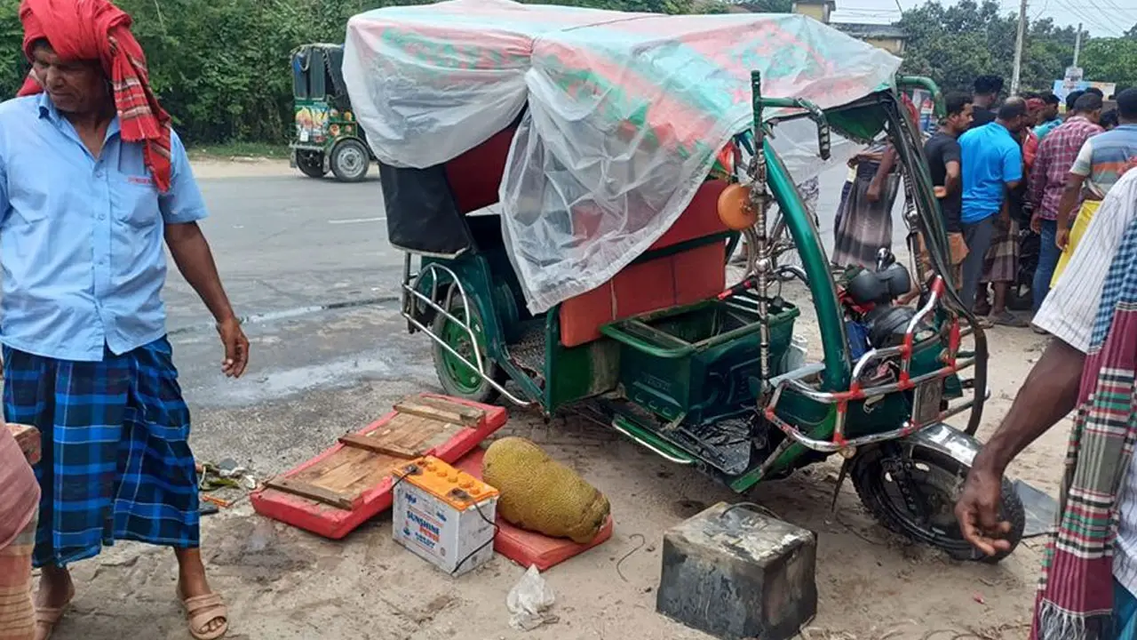 মসজিদের মাইক কিনতে গিয়ে সড়কে প্রাণ গেল দুই চাচাতো ভাইয়ের