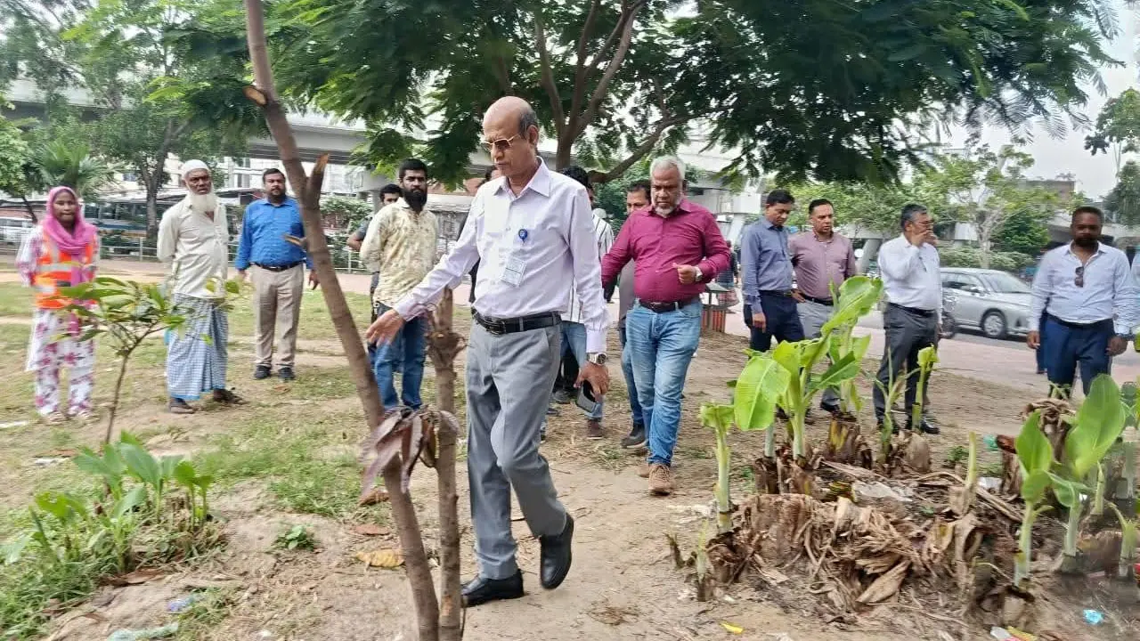 সার্বিক ব্যবস্থাপনা খোঁজখবর নিতে হাতিরঝিলে রাজউক চেয়ারম্যান