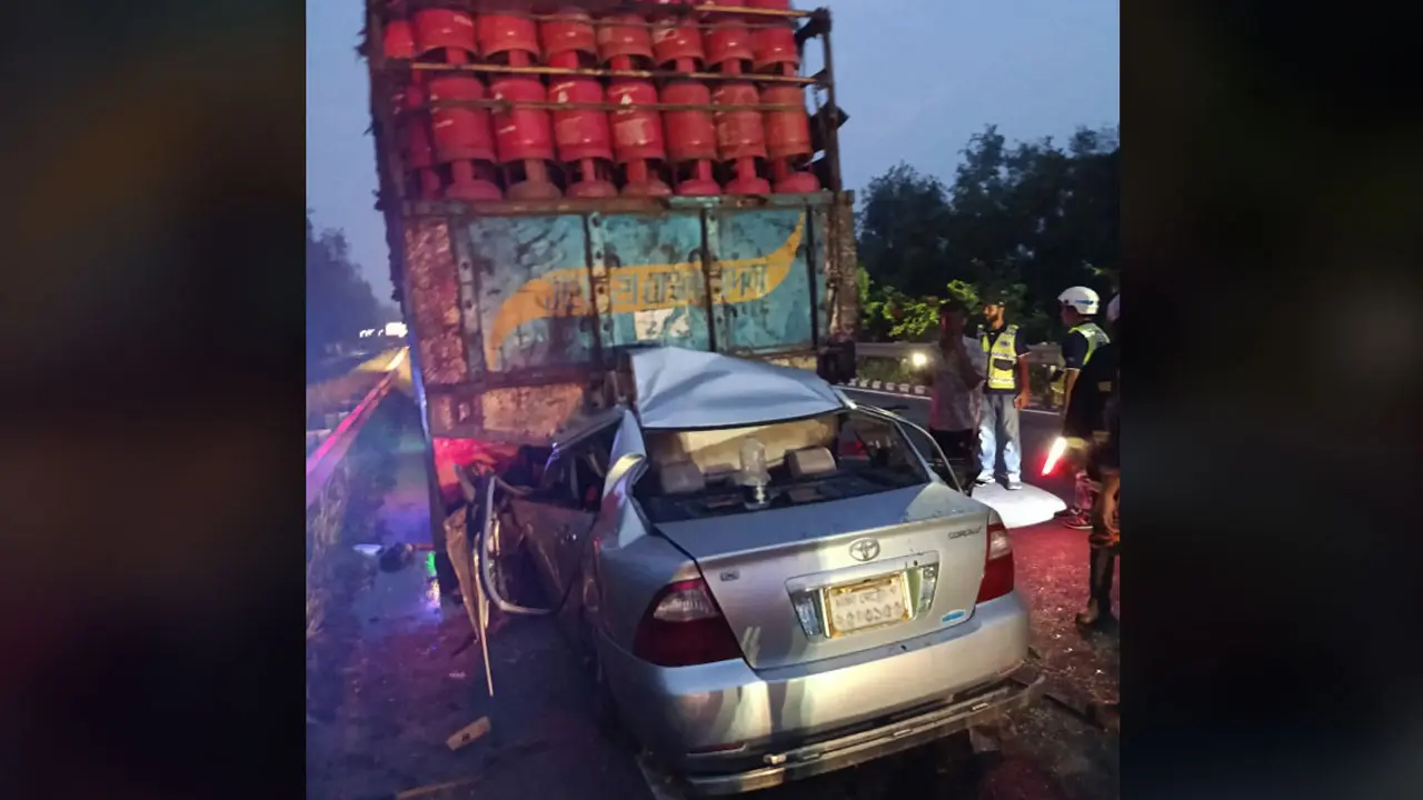 প্রবাসী ছেলেকে নিয়ে বাড়ি ফেরা হলো না মায়ের, একই পরিবারের ৪ জনের মৃত্যু