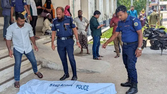 কুয়াকাটায় সড়ক দুর্ঘটনায় পর্যটক নিহত, আহত ৩