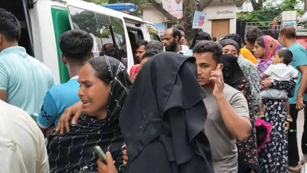 ব্রাহ্মণবাড়িয়ায় পিকআপের ধাক্কায় মা-ছেলেসহ নিহত ৩
