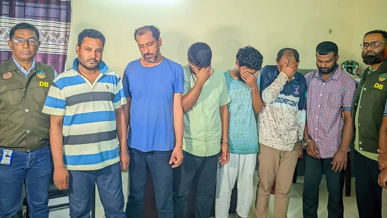 রংপুরে প্রশ্নপত্র ফাঁস ও প্রক্সি পরীক্ষা দেওয়ার অভিযাগে আটক ৬